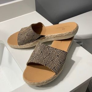 Tommy Bahama sandals